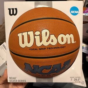 Wilson Silver Series Basketball with Total Grip